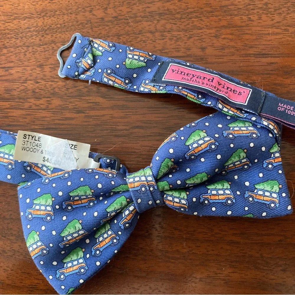 Vineyard Vines Bow Tie with Woody and Tree Design
